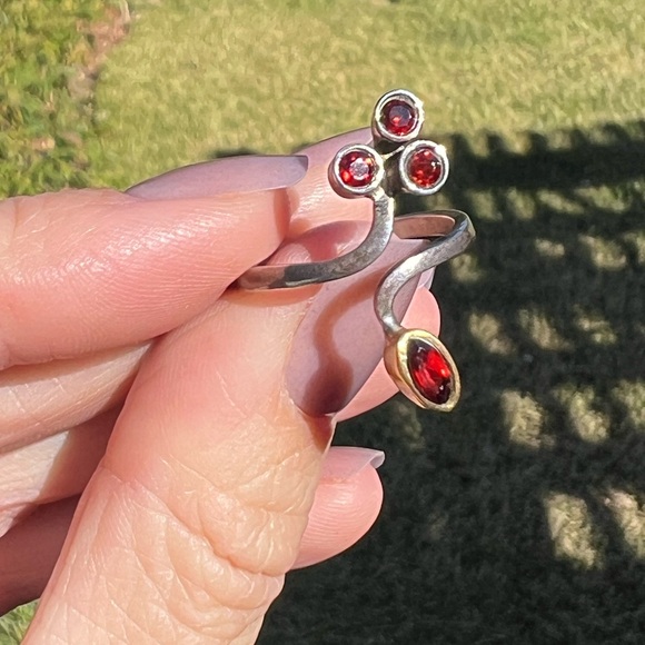 Vintage Silver & Garnet Ring - Picture 3 of 4